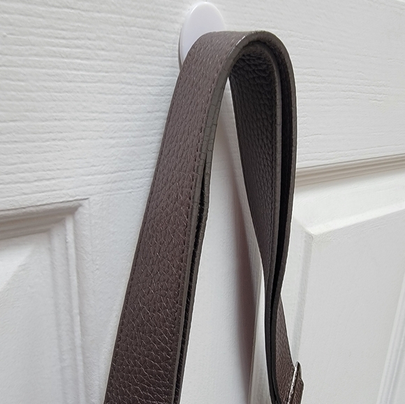 Elegant Gray and Olive Crocodile-Embossed Leather Crossbody Bag - Picture 7 of 9